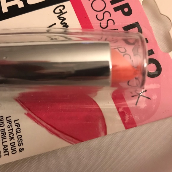 Lip Duo Gloss/Lipstick in twinkle by L.A. Colors - Picture 4 of 8